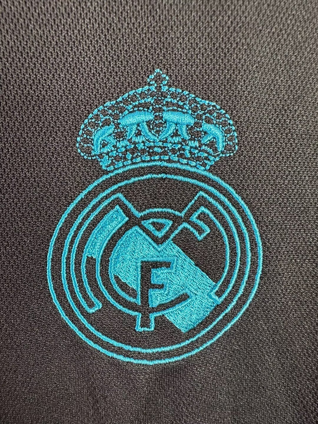real madrid 2017-18 3er kit manga larga