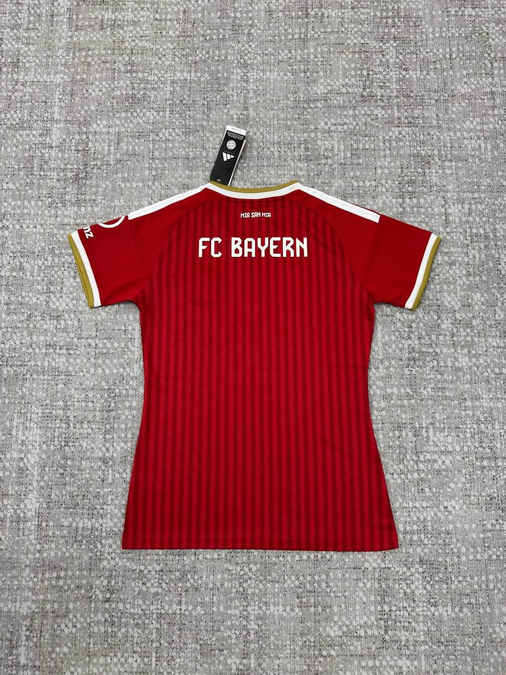 BAYERN MUNICH 26-27 LOCAL DAMA FAN