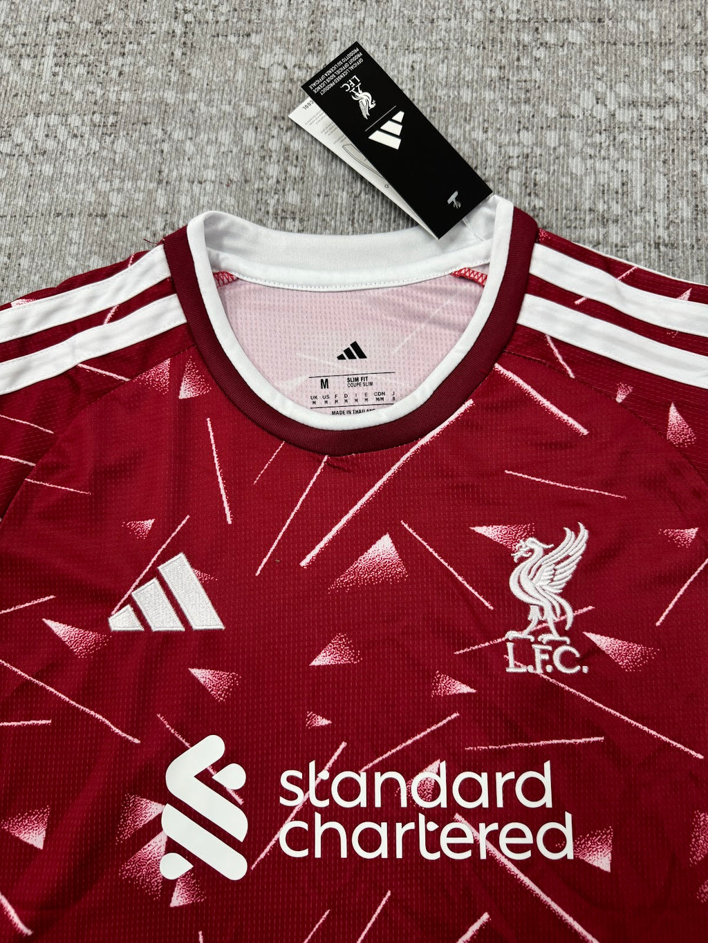 LIVERPOOL 26-27 LOCAL DAMA FAN