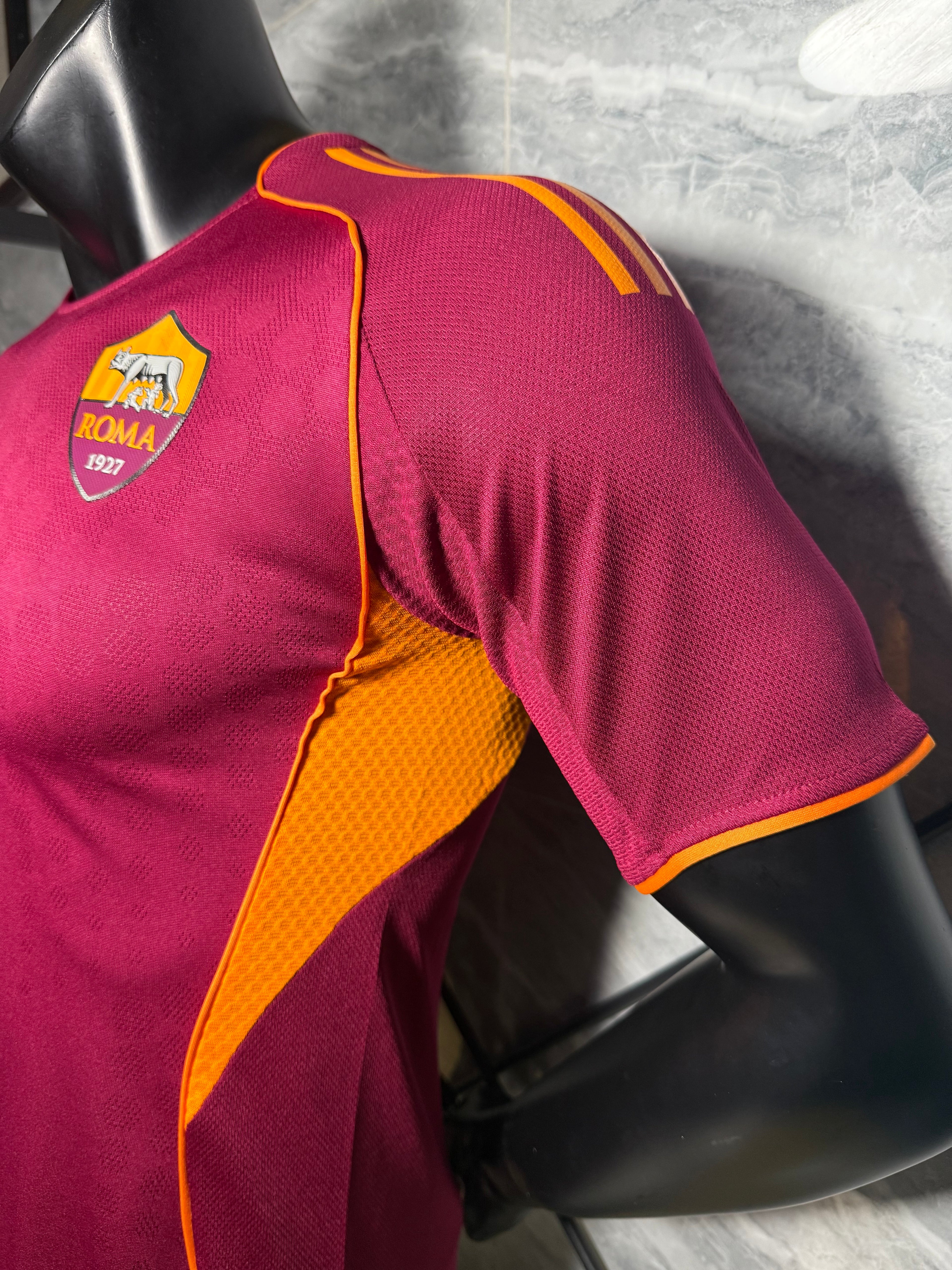 Roma 25-26 Local